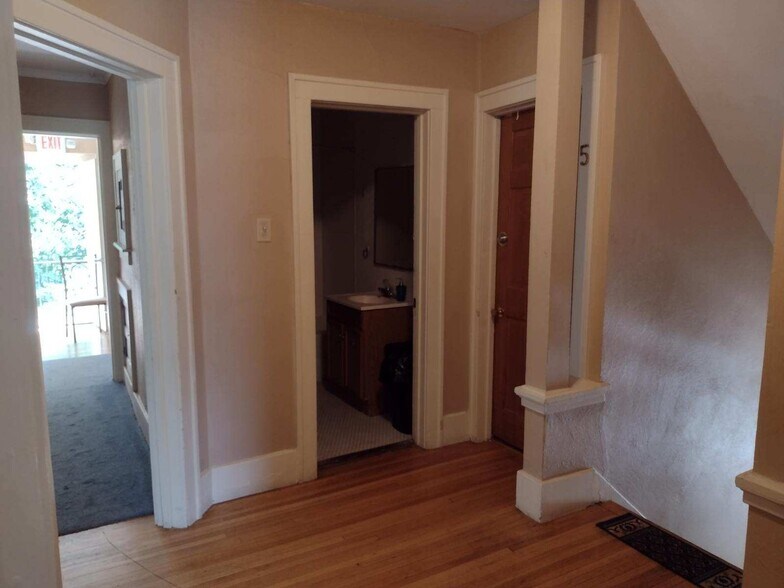 More Photos Of 314 Augusta Ave, Dekalb Dormitory For Sale