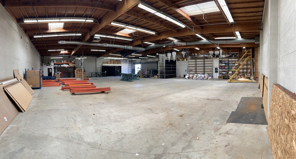 More Photos Of 5800 S Hoover St, Los Angeles Warehouse For Lease