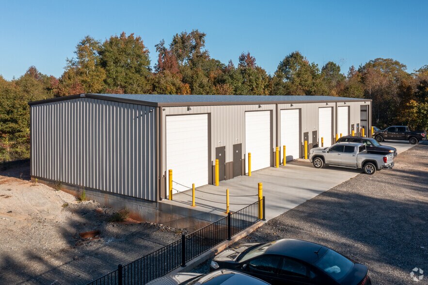 More Photos Of 1729 Locust Hill Rd, Greer Showroom For Lease