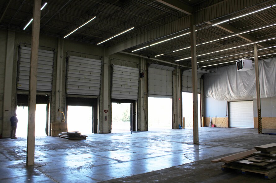 More Photos Of 1777 Oakdale Ave, West Saint Paul Manufacturing For Lease