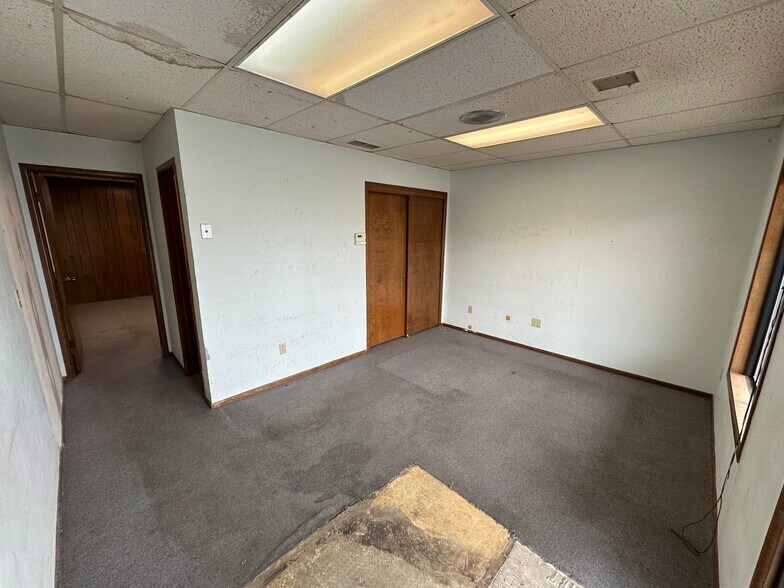 More Photos Of 109-121 E Plaza DR, Mulvane Freestanding For Sale