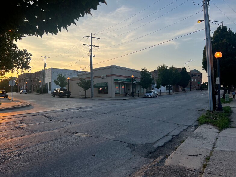 More Photos Of 115 S 1st St, Champaign Flex For Sale