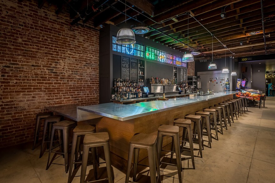 More Photos Of 5684 York Blvd, Los Angeles Restaurant For Sale