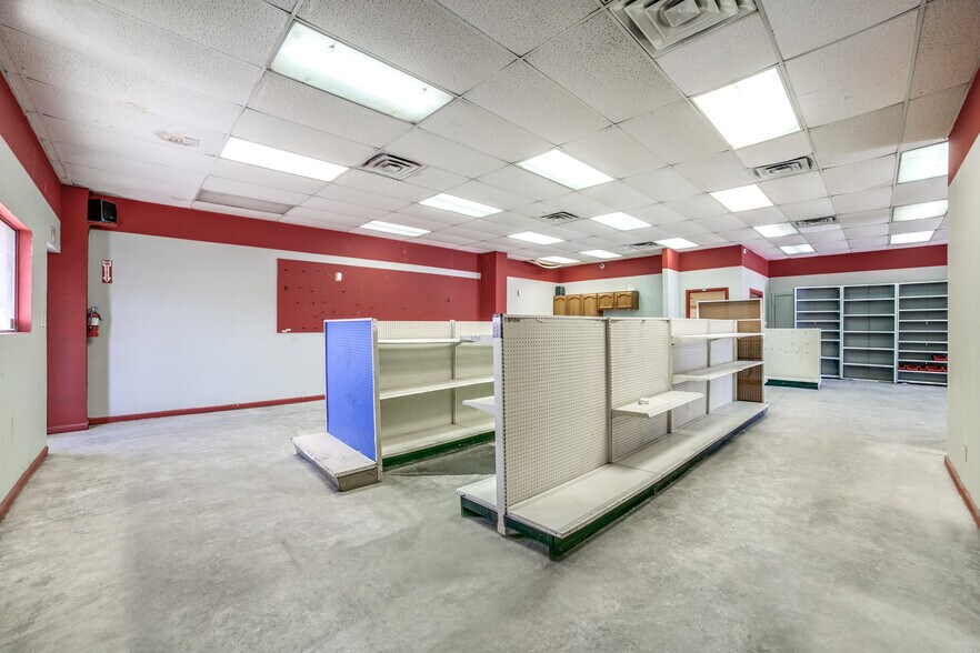 More Photos Of 6301 Mcpherson Rd, Laredo Distribution For Sale