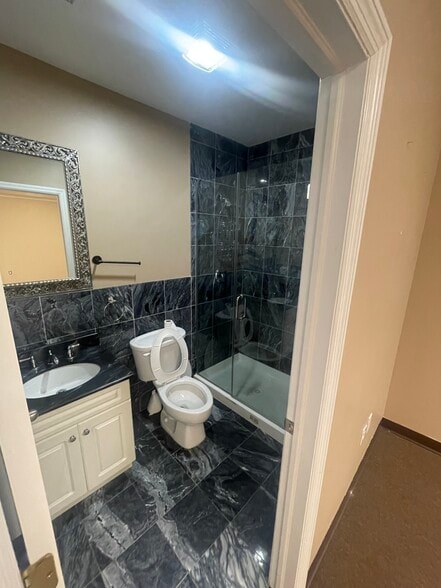 More Photos Of 180 Ferry St, Newark Storefront Retail Office For Lease