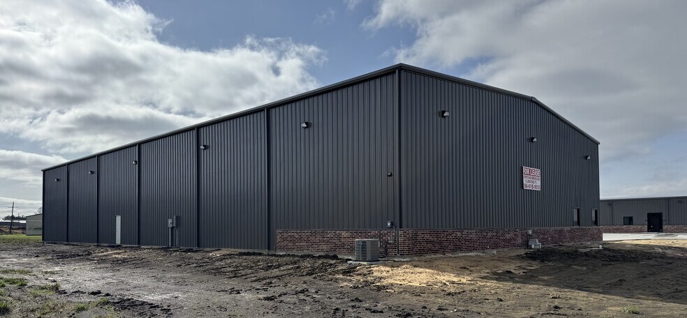 More Photos Of 8850 Industrial Pky, Beaumont Industrial For Lease