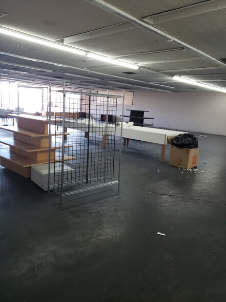 More Photos Of 1733-1737 E McDowell Rd, Phoenix General Retail For Lease