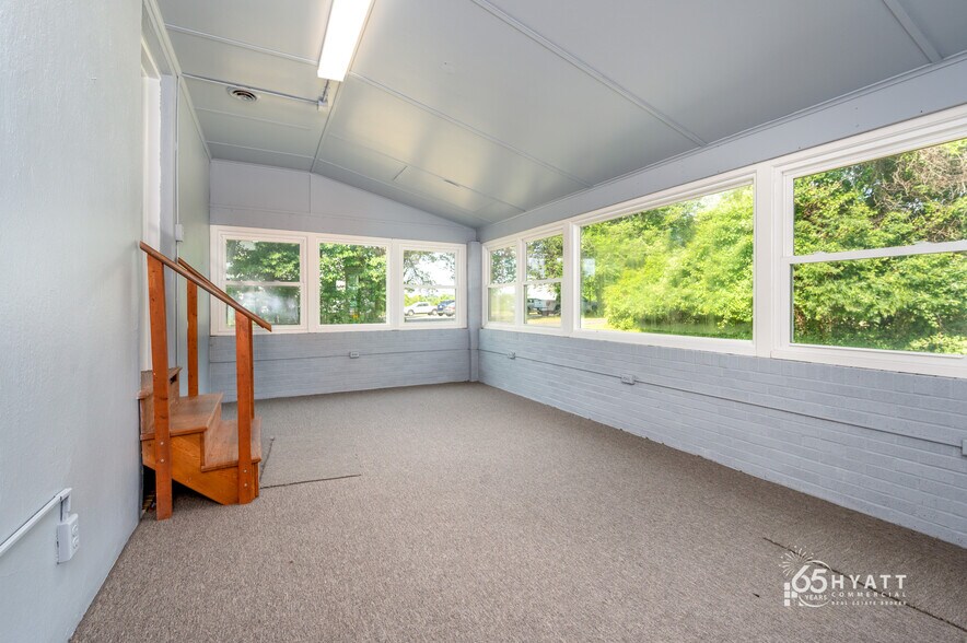 More Photos Of 2976 Solomons Island Rd, Edgewater Office For Sale