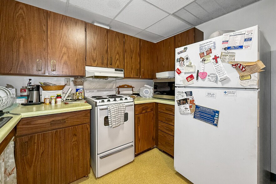 More Photos Of 704 E Mapleleaf Dr, Mount Pleasant Apartments For Sale