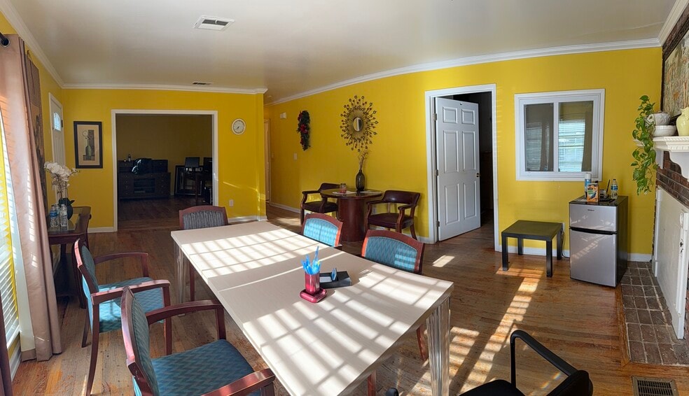 More Photos Of 3147 Shallowford Rd, Atlanta Office For Sale