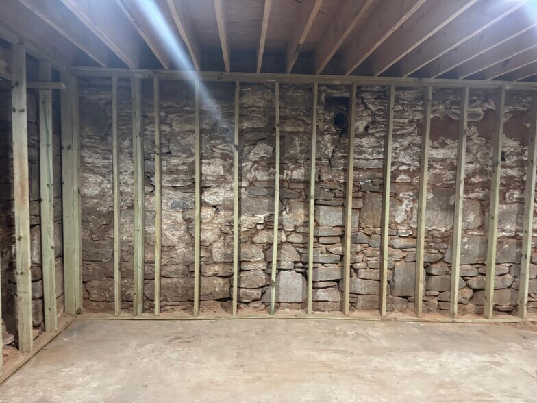 More Photos Of 116 W Solomon St, Griffin Restaurant For Lease