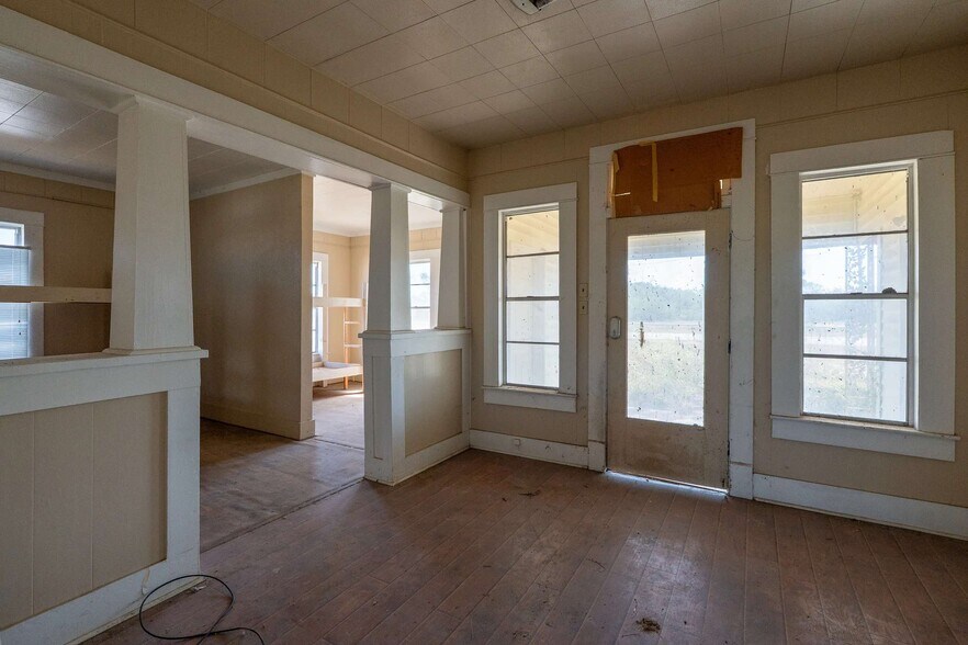 More Photos Of 992 FM 81, Goliad Warehouse For Sale