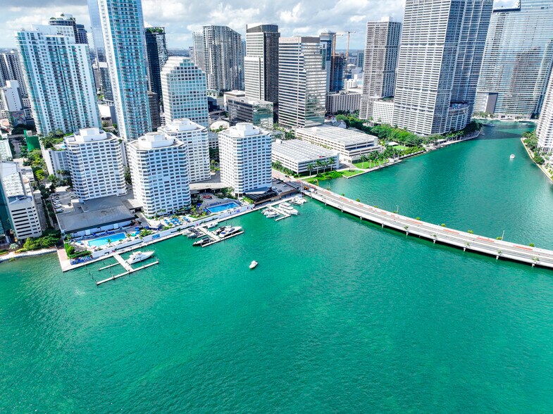 More Photos Of 801 Brickell Bay Dr, Miami Apartments For Lease