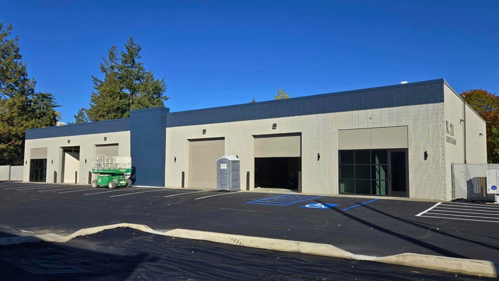 More Photos Of 21 N Skipworth Rd, Spokane Valley Showroom For Lease