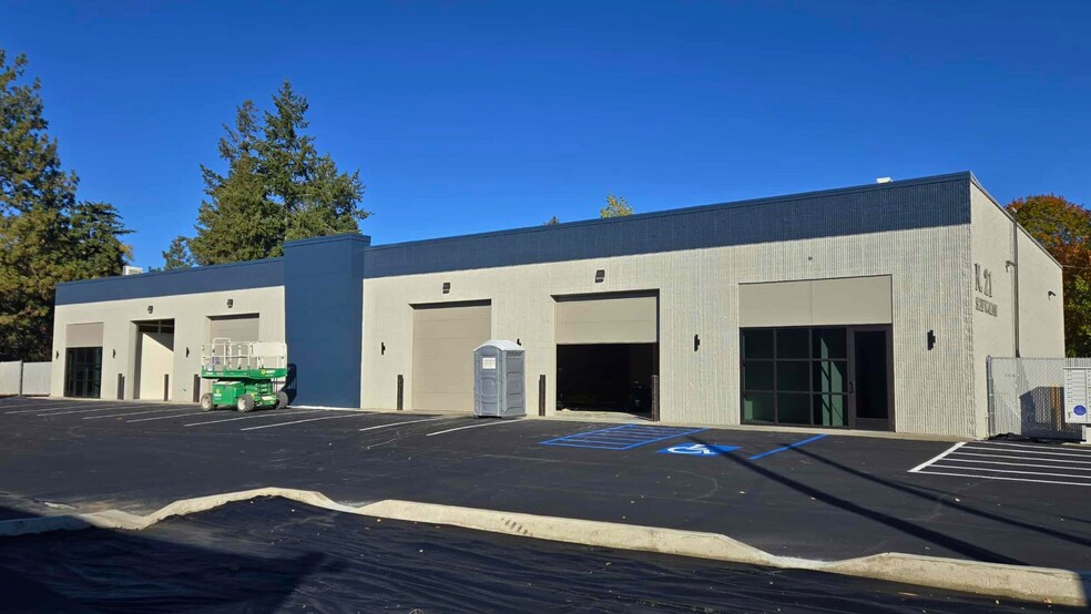 More Photos Of 21 N Skipworth Rd, Spokane Valley Showroom For Lease