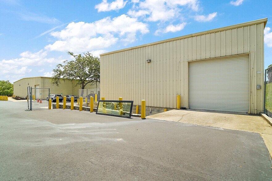 More Photos Of 1262-1274 Commons Ct, Clermont Industrial For Sale