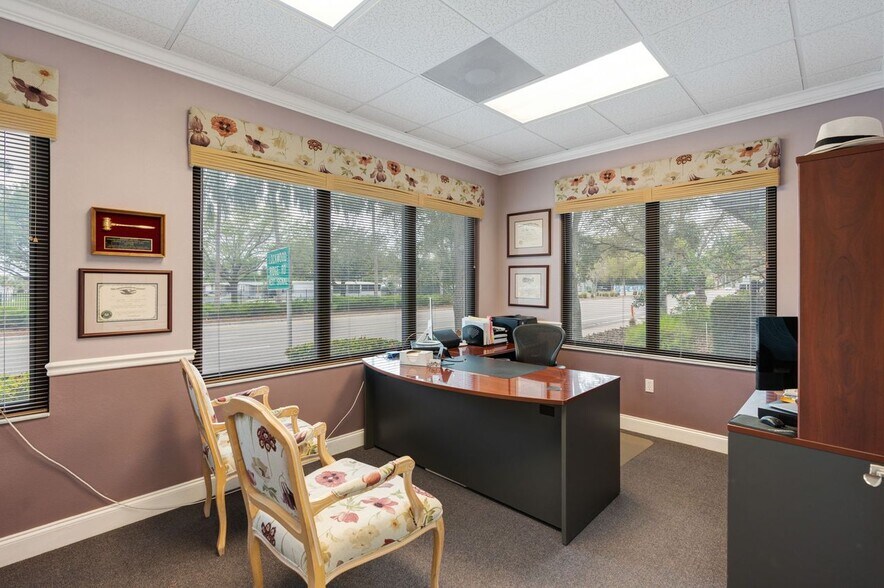 More Photos Of 3293 Fruitville Rd, Sarasota Medical For Sale