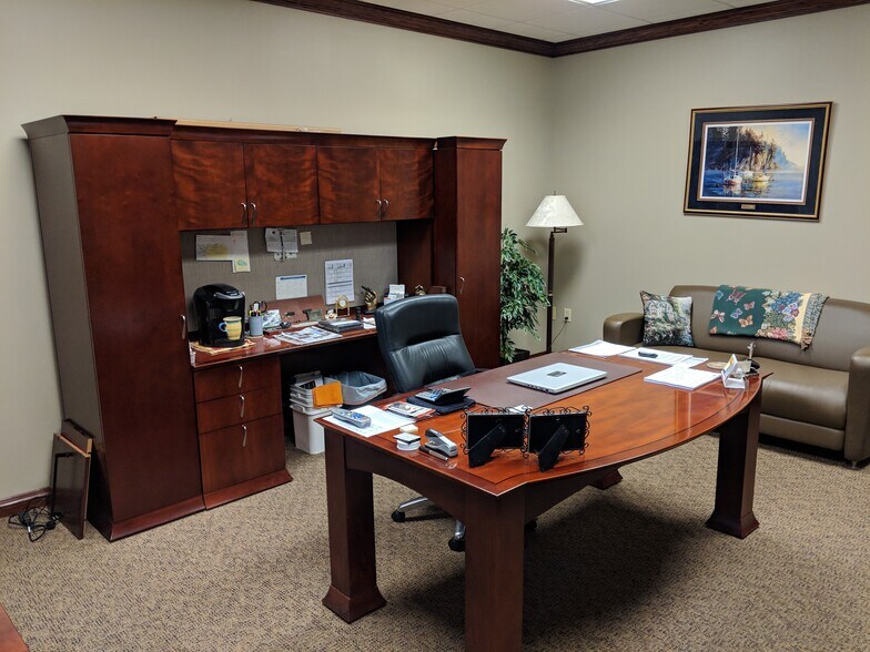 More Photos Of 319 Howard Dr, Sandusky Office For Sale