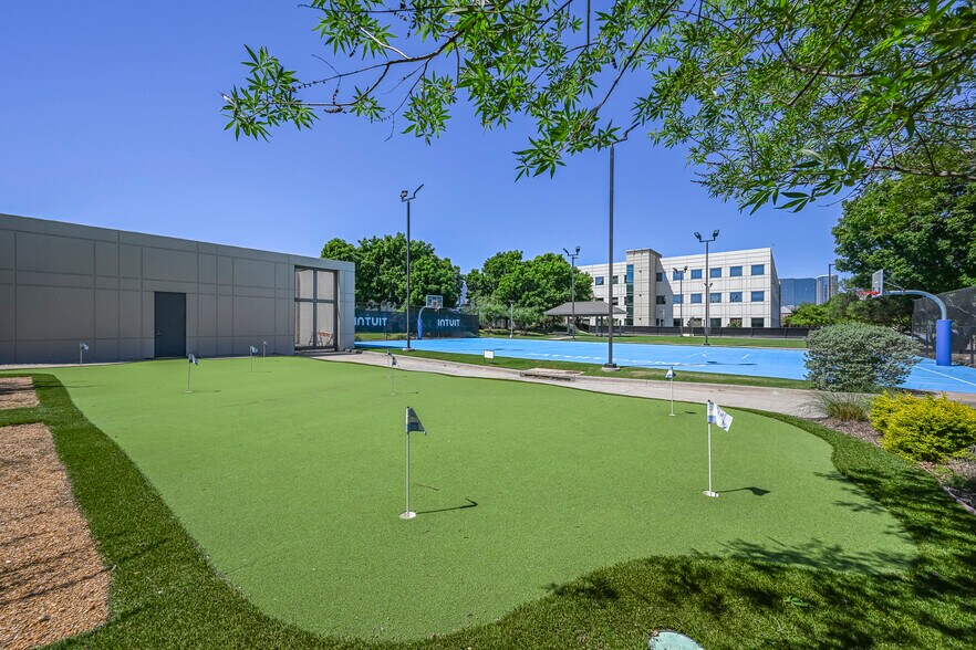 More Photos Of 5601 Headquarters Dr, Plano Office For Sale