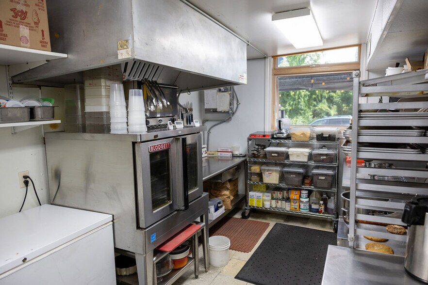 More Photos Of 10649 Bay Shore Dr, Sister Bay Restaurant For Sale