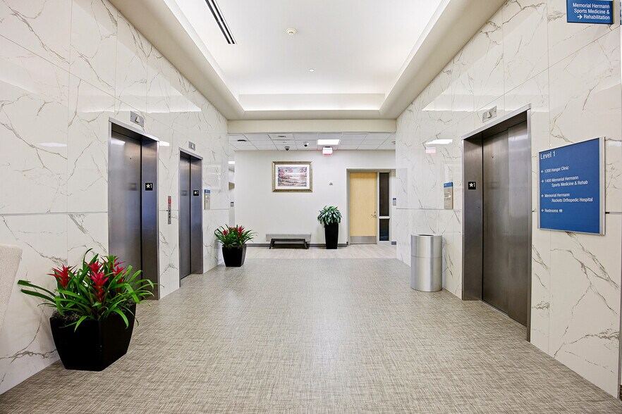 More Photos Of 5420 West Loop S, Bellaire Medical For Lease