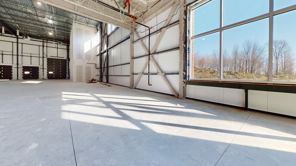 More Photos Of 100 Blvd Jean-Baptiste-Rolland O, Saint-jerome Unknown For Lease