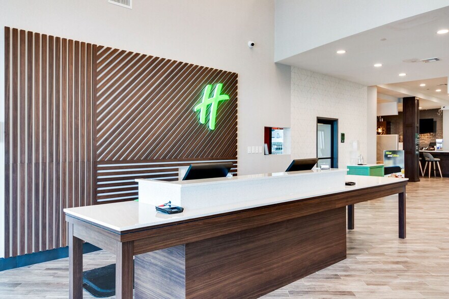 More Photos Of 1800 Martin Luther King Blvd, Houma Hotel For Sale