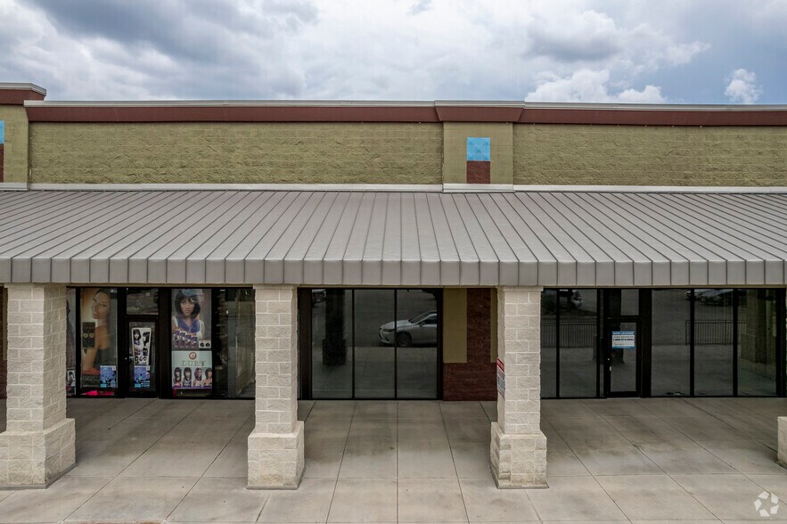 More Photos Of 7650 FM 78, San Antonio Storefront For Lease