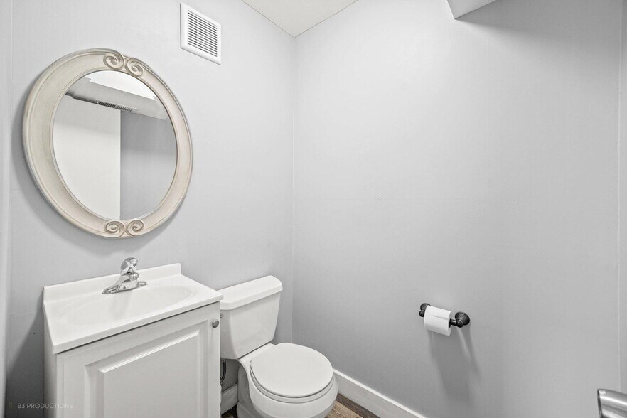 More Photos Of 523 W Chicago Ave, East Chicago Medical For Lease