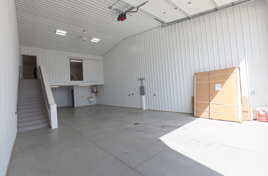 More Photos Of 8691 Wadsworth Rd, Wadsworth Light Manufacturing For Lease