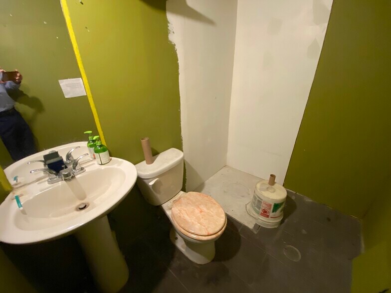 More Photos Of 100 Metropolitan Ave, Brooklyn Industrial For Sale