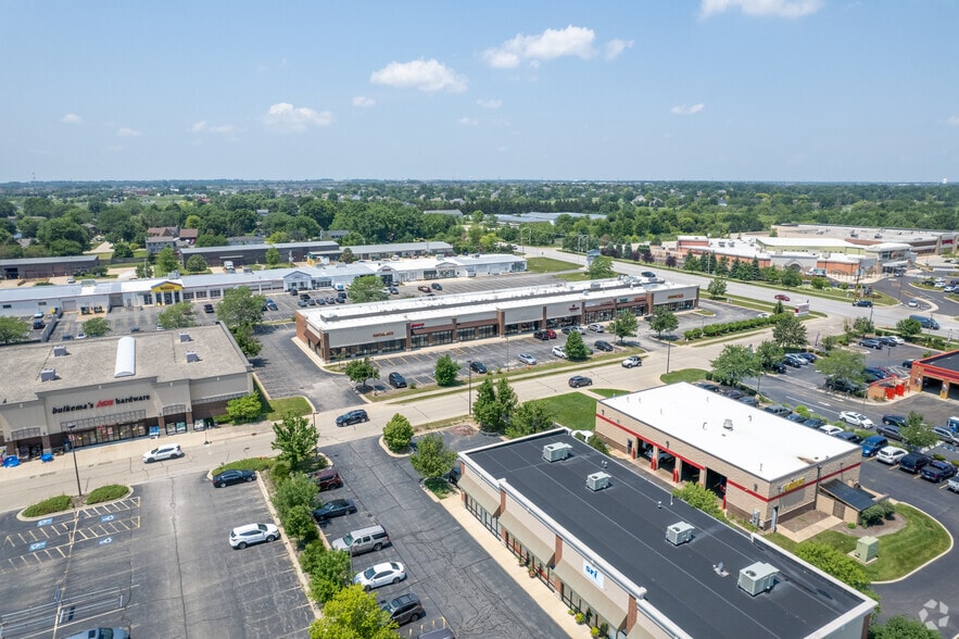 More Photos Of 5019 Ace Ln, Naperville Unknown For Lease