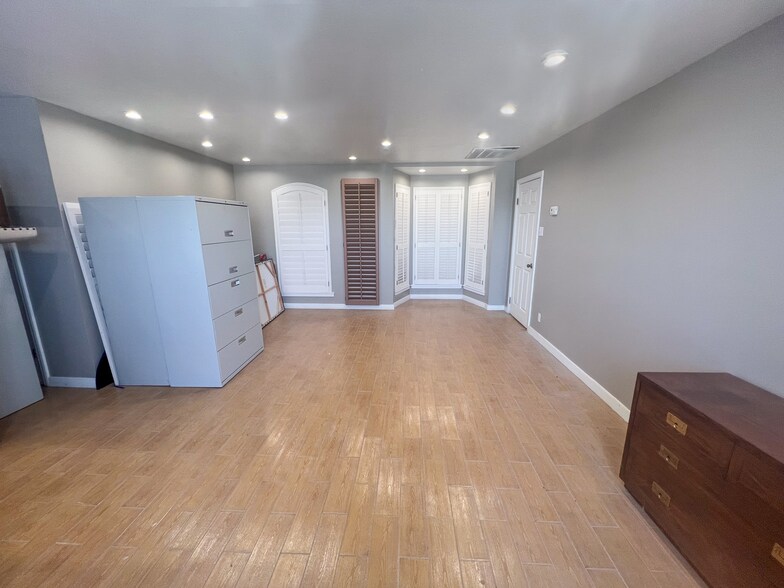 More Photos Of 1111 Paulsun St, San Antonio Light Manufacturing For Lease