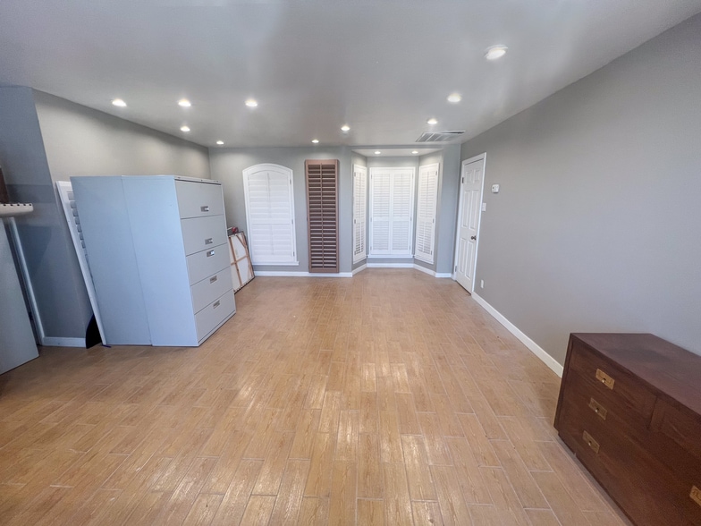 More Photos Of 1111 Paulsun St, San Antonio Light Manufacturing For Lease