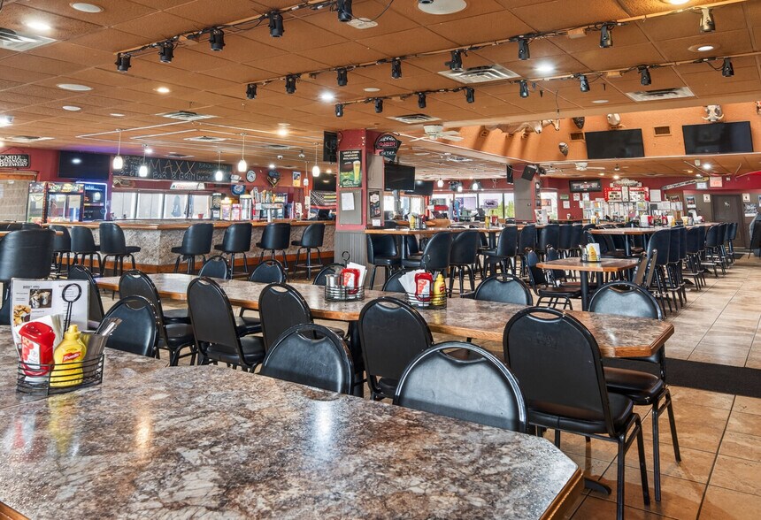 More Photos Of 17646 NE Central Ave, Ham Lake Restaurant For Sale