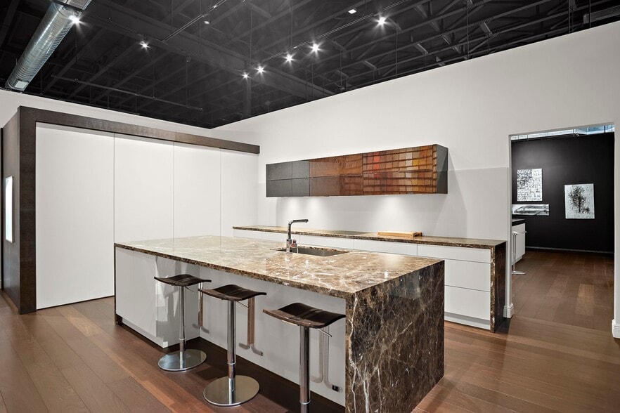 More Photos Of 47 Newbury St, Peabody Freestanding For Lease