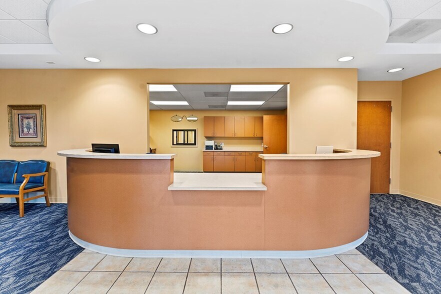 More Photos Of 202 Overland Dr, Greenwood Medical For Lease