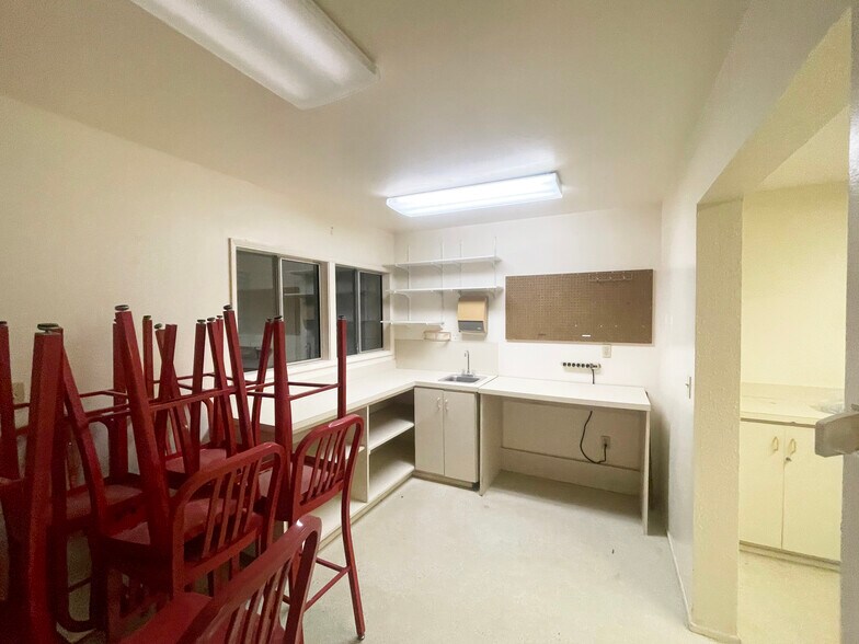 More Photos Of 1000 Bertelsen Rd, Eugene Warehouse For Sale