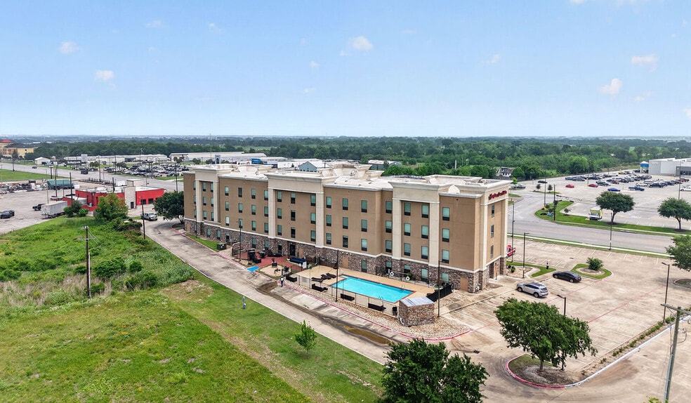 More Photos Of 4617 7th St, Bay City Hotel For Sale