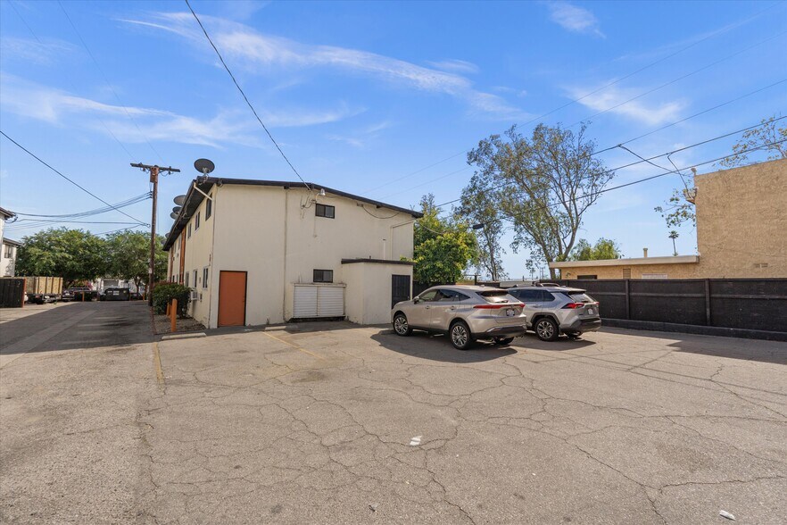 More Photos Of 12515 Saticoy St, North Hollywood Apartments For Sale