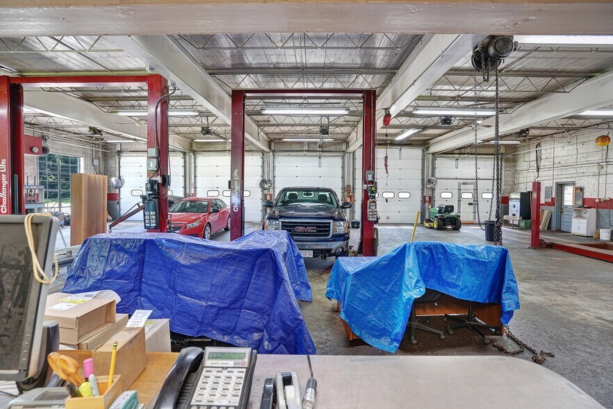 More Photos Of 1955 N Main St, Sheffield Auto Repair For Sale