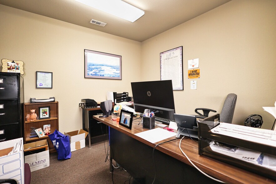 More Photos Of 1391 Plaza Pl, Springdale Office For Sale