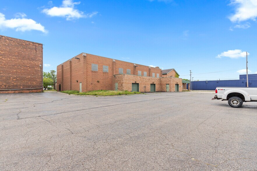 More Photos Of 266 Antoine St, Wyandotte Religious Facility For Lease