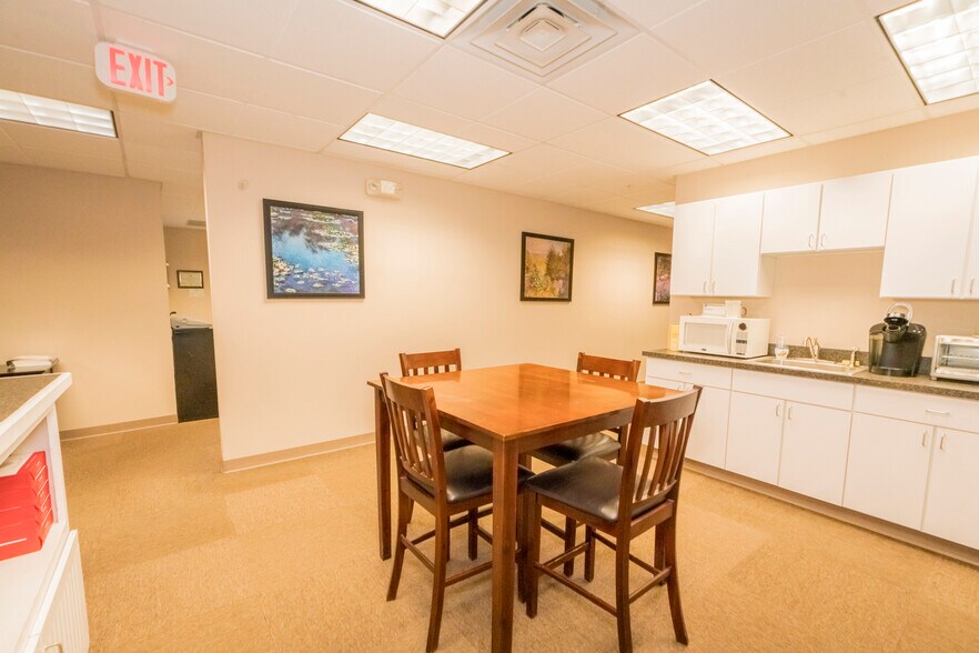 More Photos Of 60 Railroad Pl, Saratoga Springs Office For Lease