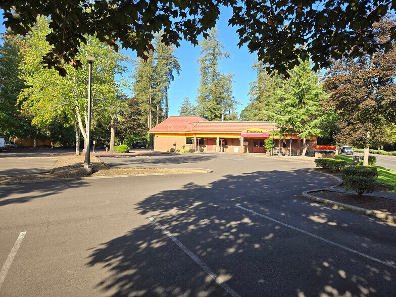 More Photos Of 4250 SW Mercantile Dr, Lake Oswego Restaurant For Lease