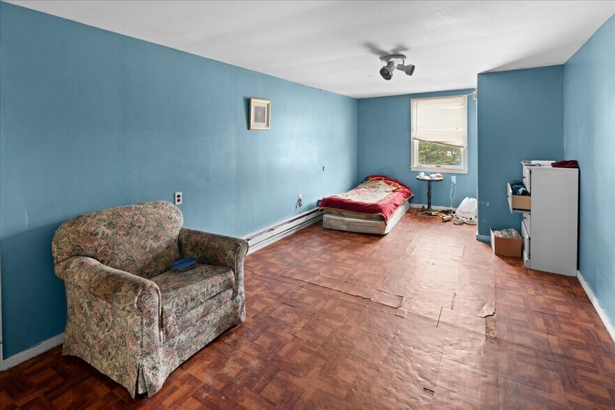 More Photos Of 53 Somerset St, Hopewell Flex For Sale