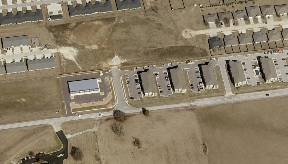 More Photos Of 911 Center St, Rogersville General Retail For Lease