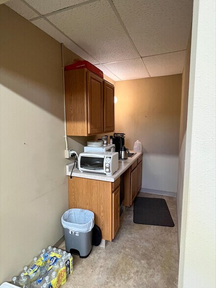 More Photos Of 1005 N Broad St, Mankato Office For Lease