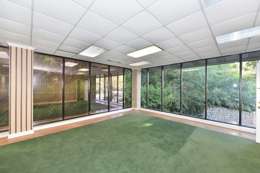 More Photos Of 3120 Medlock Bridge Rd, Peachtree Corners Light Distribution For Lease