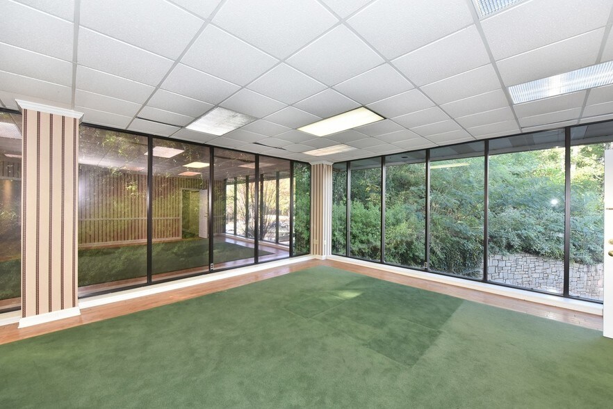 More Photos Of 3120 Medlock Bridge Rd, Peachtree Corners Light Distribution For Sale